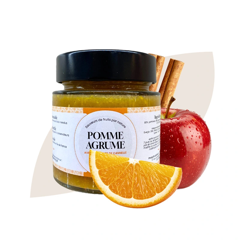 Bocal format à partager de compote artisanale anti-gaspi Pommy pomme agrume cannelle avec bâtons de cannelle, pomme entière et quartier d’orange