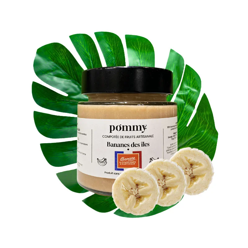 Bocal format à partager de compote artisanale anti-gaspi Pommy bananes des îles sur feuille de bananier avec tranches de bananes devant